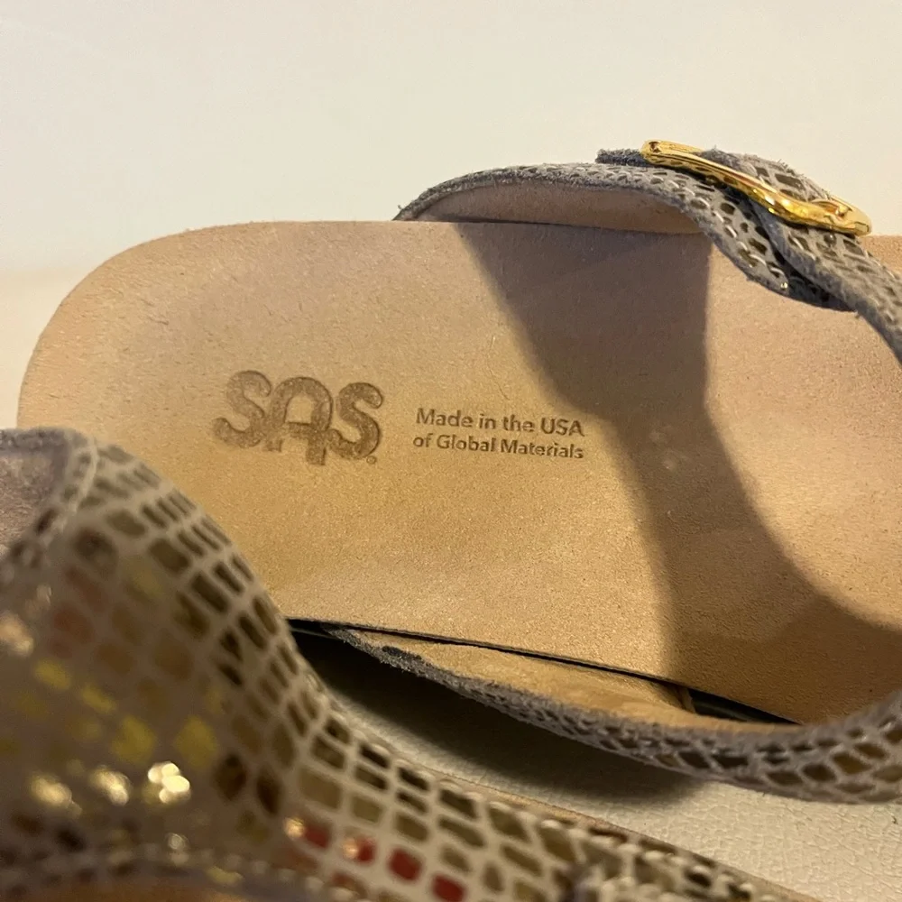 SAS Sanibel Oro Gold Leather Comfortable T-Strap Sandals Women’s Size 10